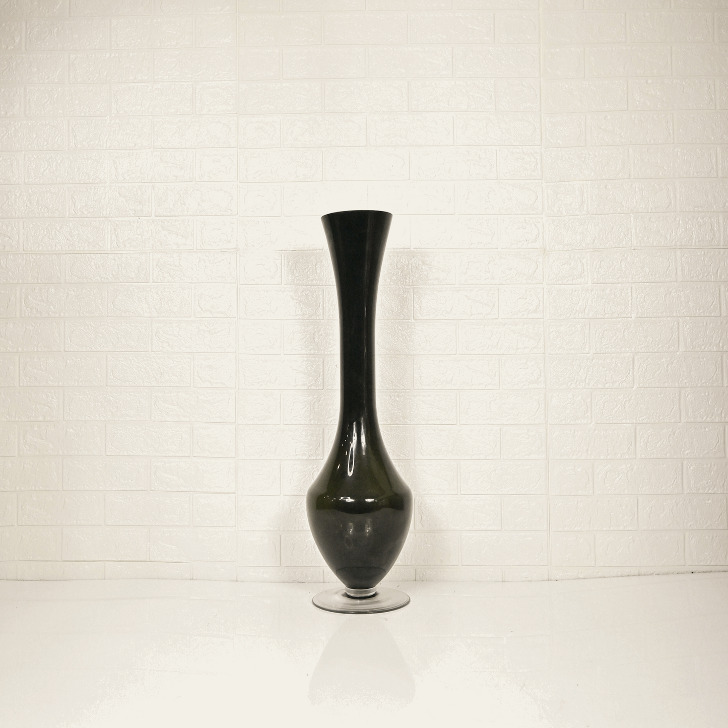 BLACK GLASS FLOWERS VASE - Oriental Flowers