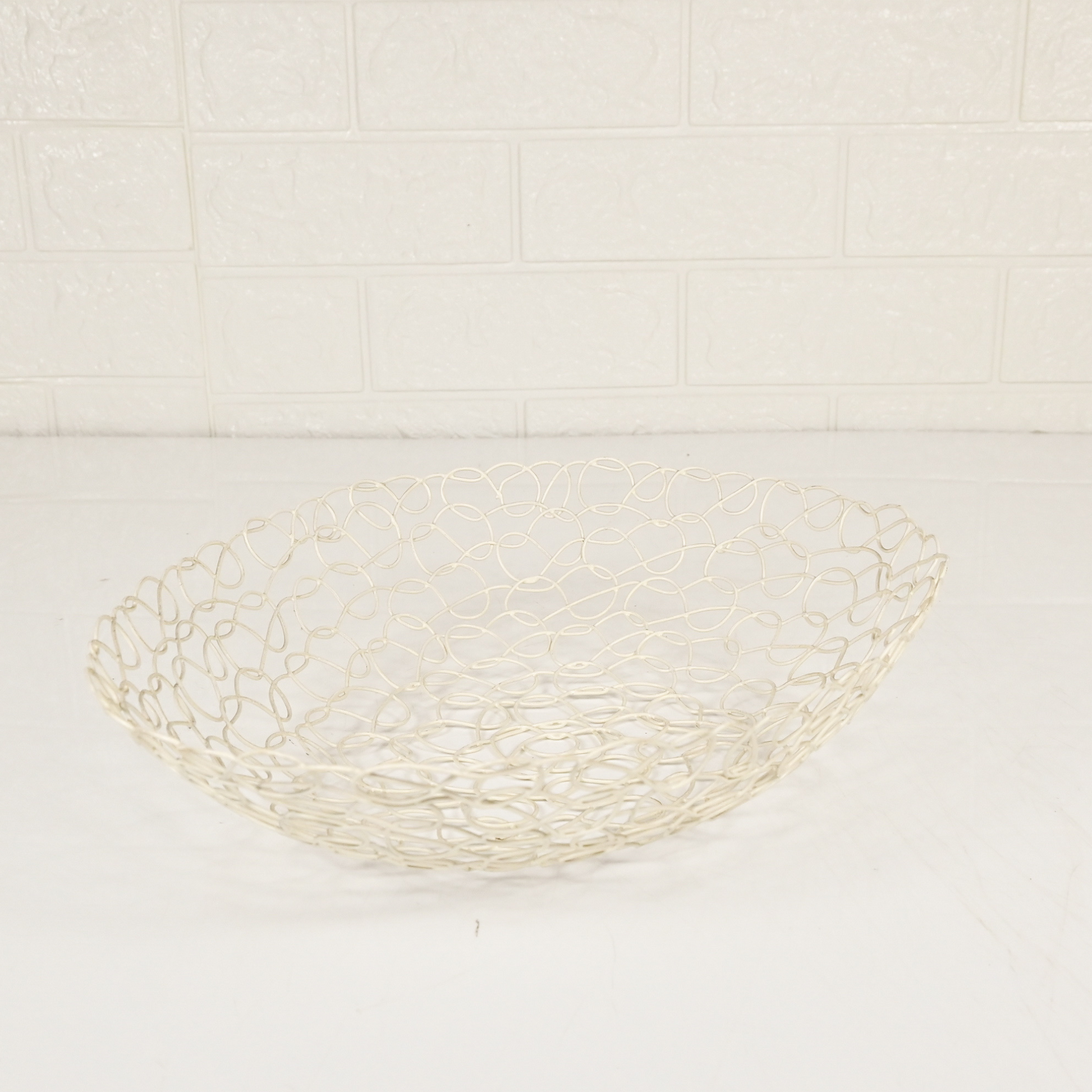 IRON OVAL WHITE TRAY - Oriental Flowers