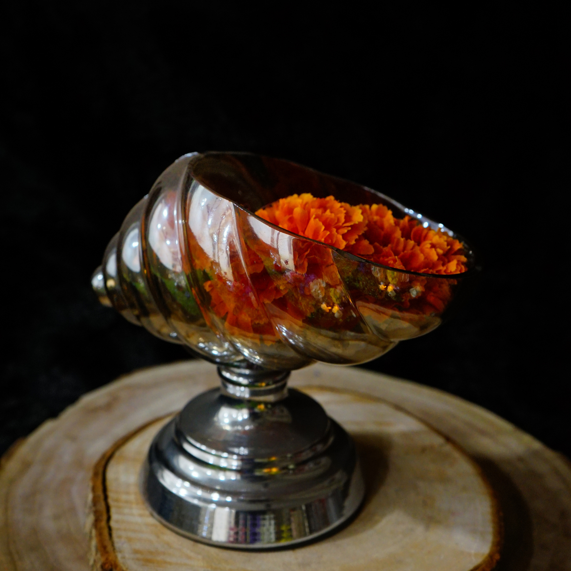 GLASS SHELL VASE - Oriental Flowers