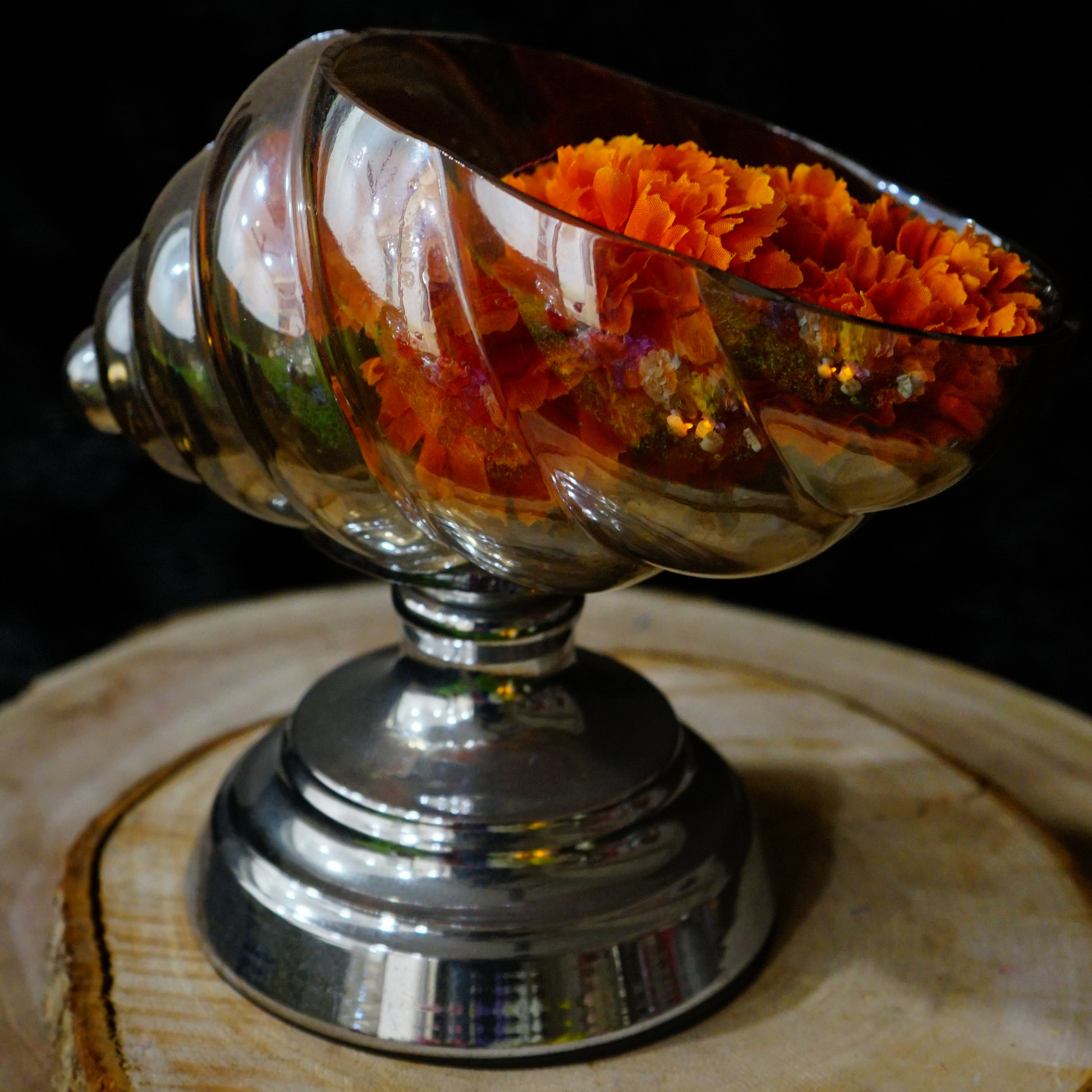 GLASS SHELL VASE - Oriental Flowers