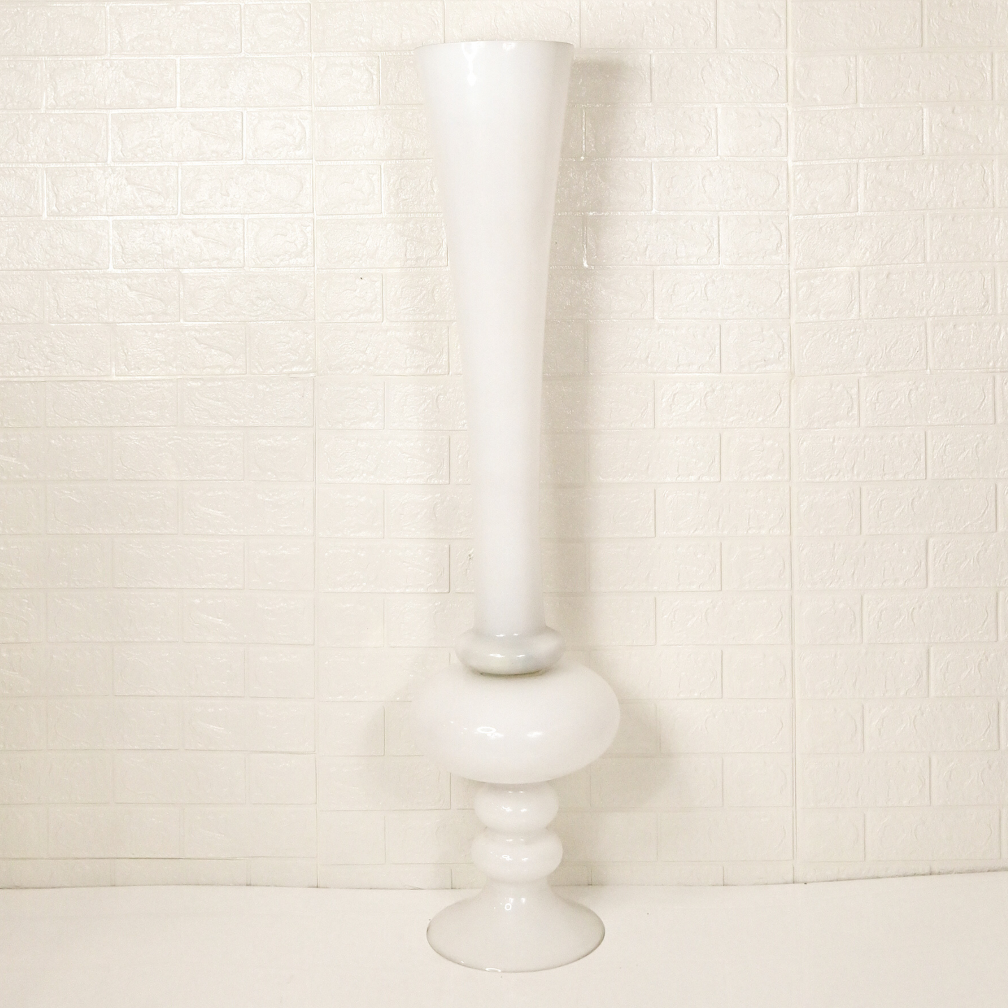 WHITE LONG GLASS VASE - Oriental Flowers