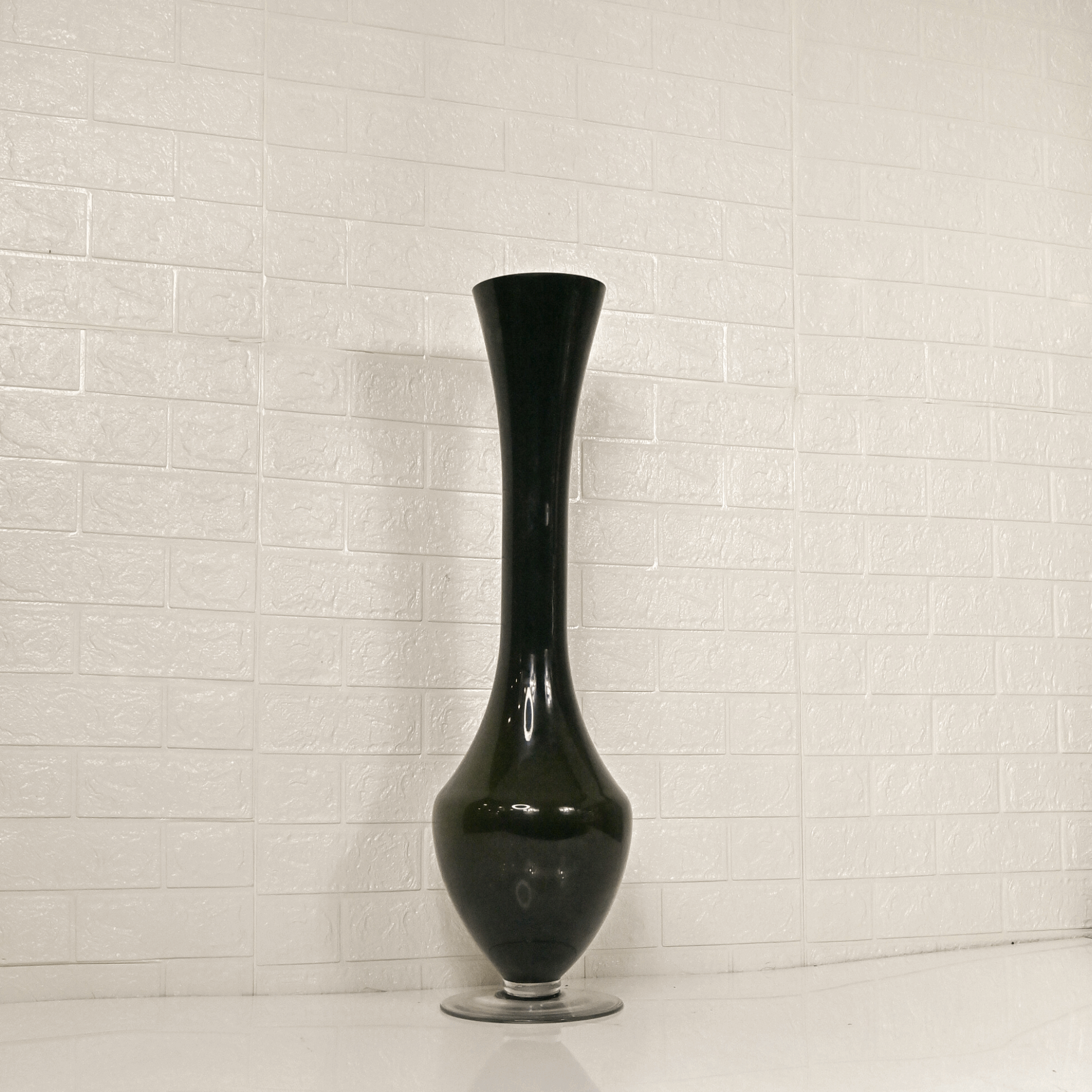 BLACK GLASS FLOWERS VASE - Oriental Flowers