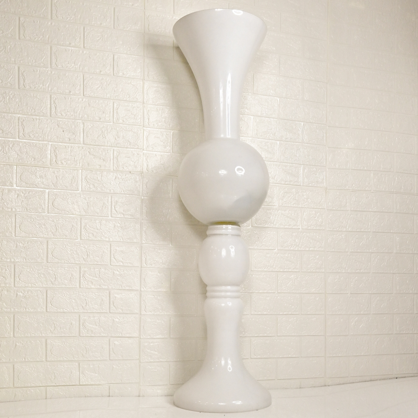 WHITE LONG GLASS VASE - Oriental Flowers