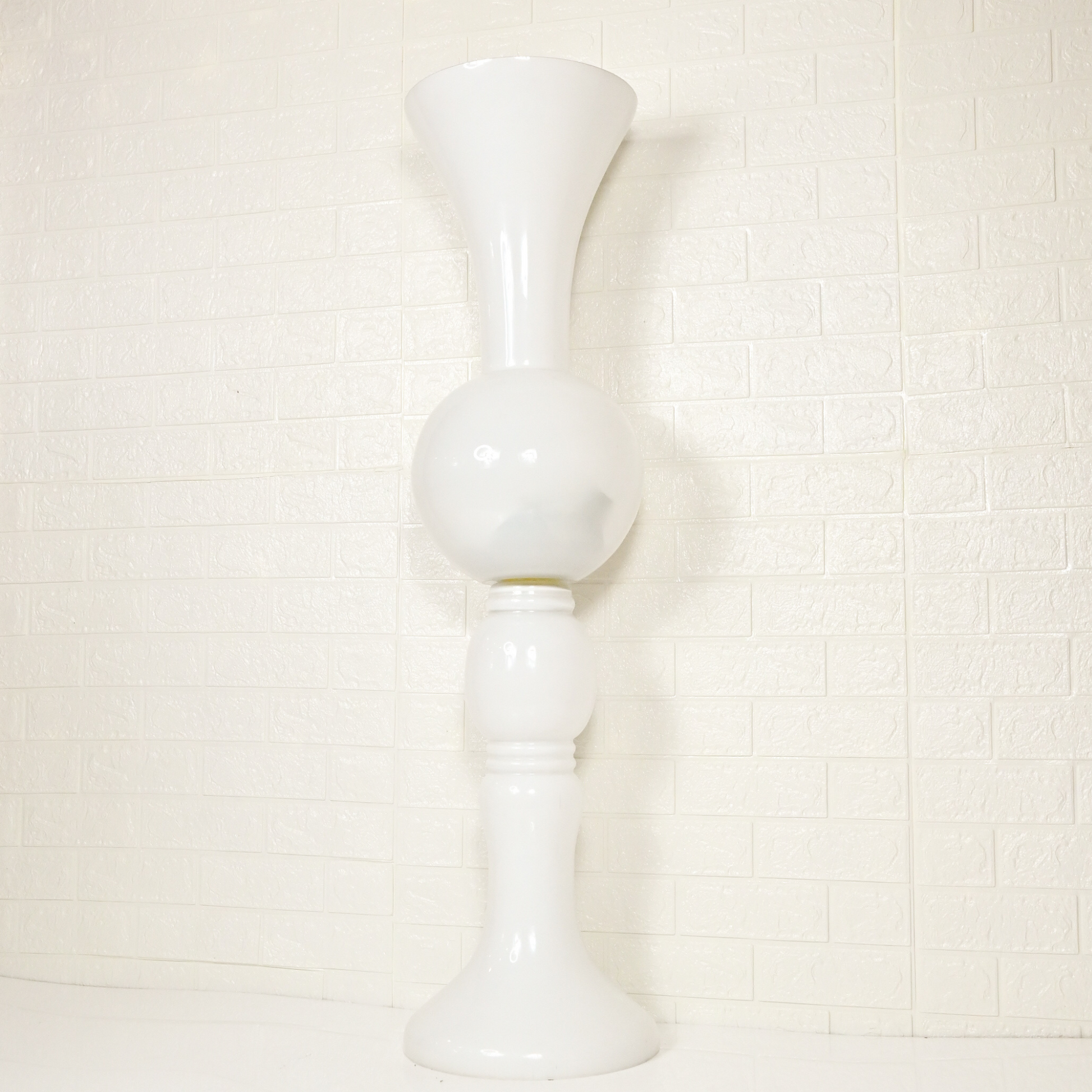 WHITE LONG GLASS VASE - Oriental Flowers