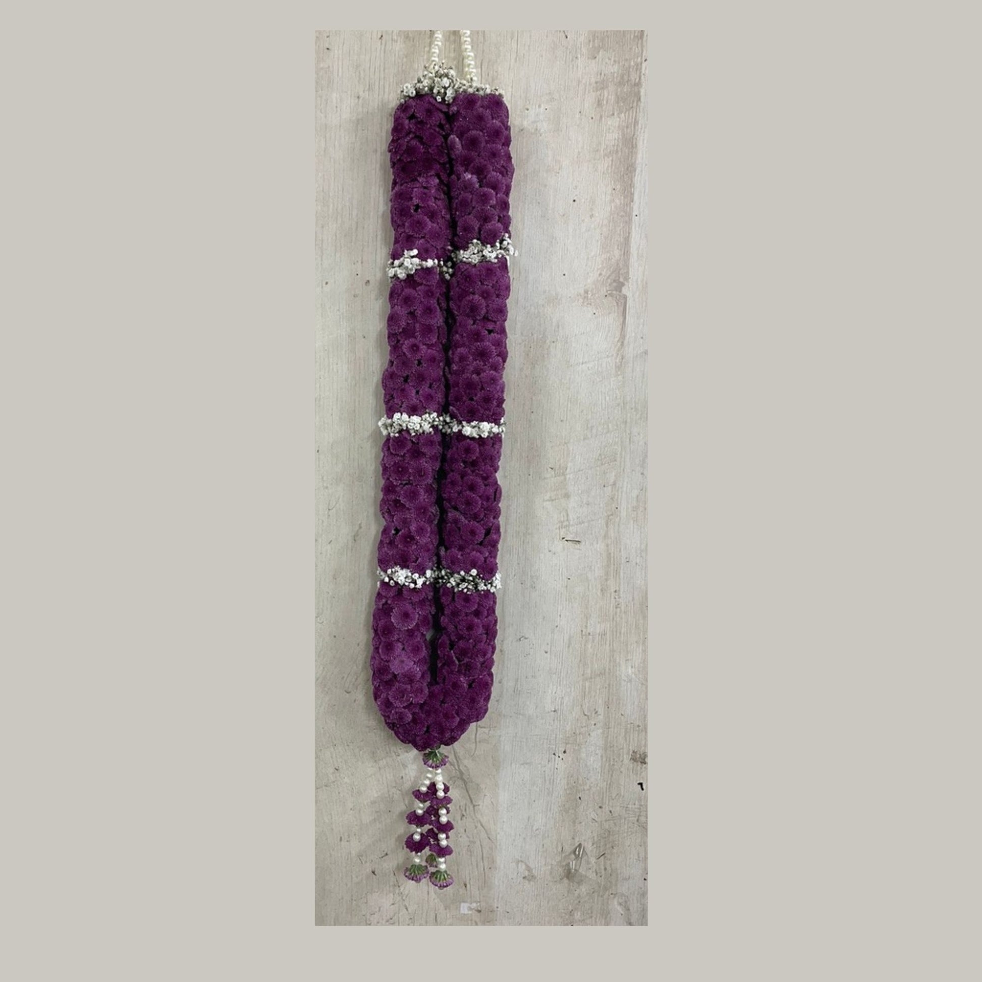 ORIENTAL FLOWERS PURPLE BUTTON WITH GYPSOPHILA GARLAND - Oriental Flowers