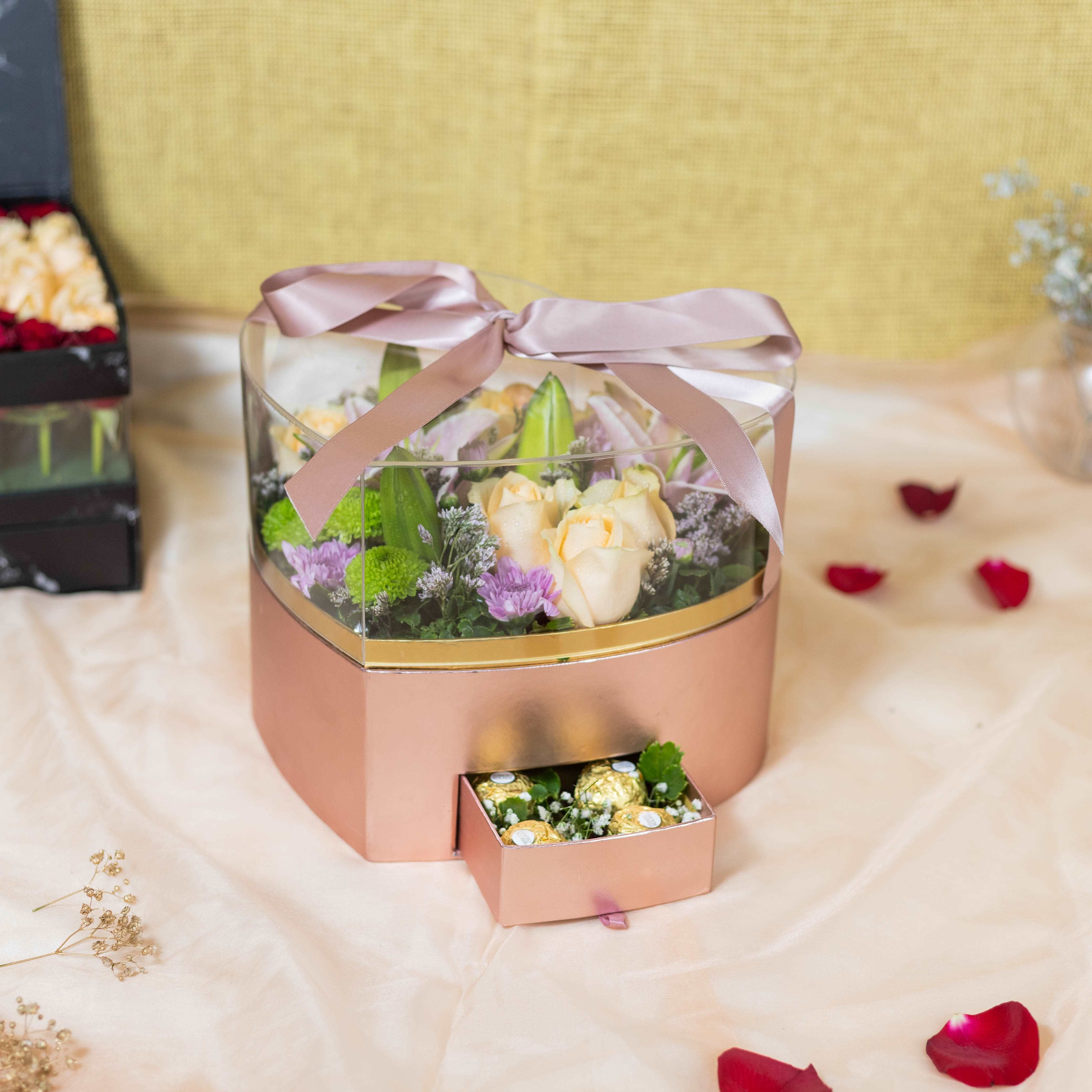 Sending mesmerizing gift basket with rose bouquet to Kolkata, Same Day  Delivery - KolkataOnlineFlorists